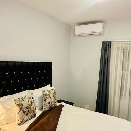 منزيني Skyfly Bed & Breakfast المظهر الخارجي الصورة