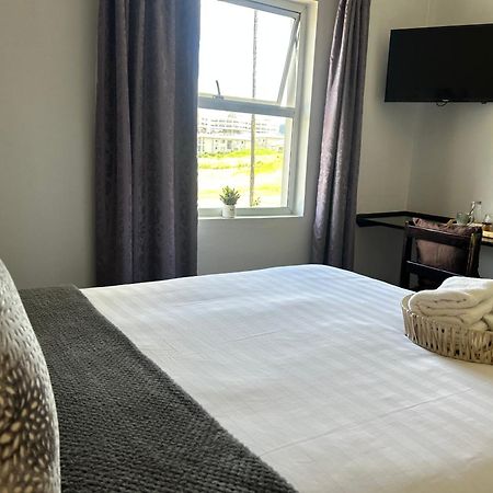 منزيني Skyfly Bed & Breakfast المظهر الخارجي الصورة