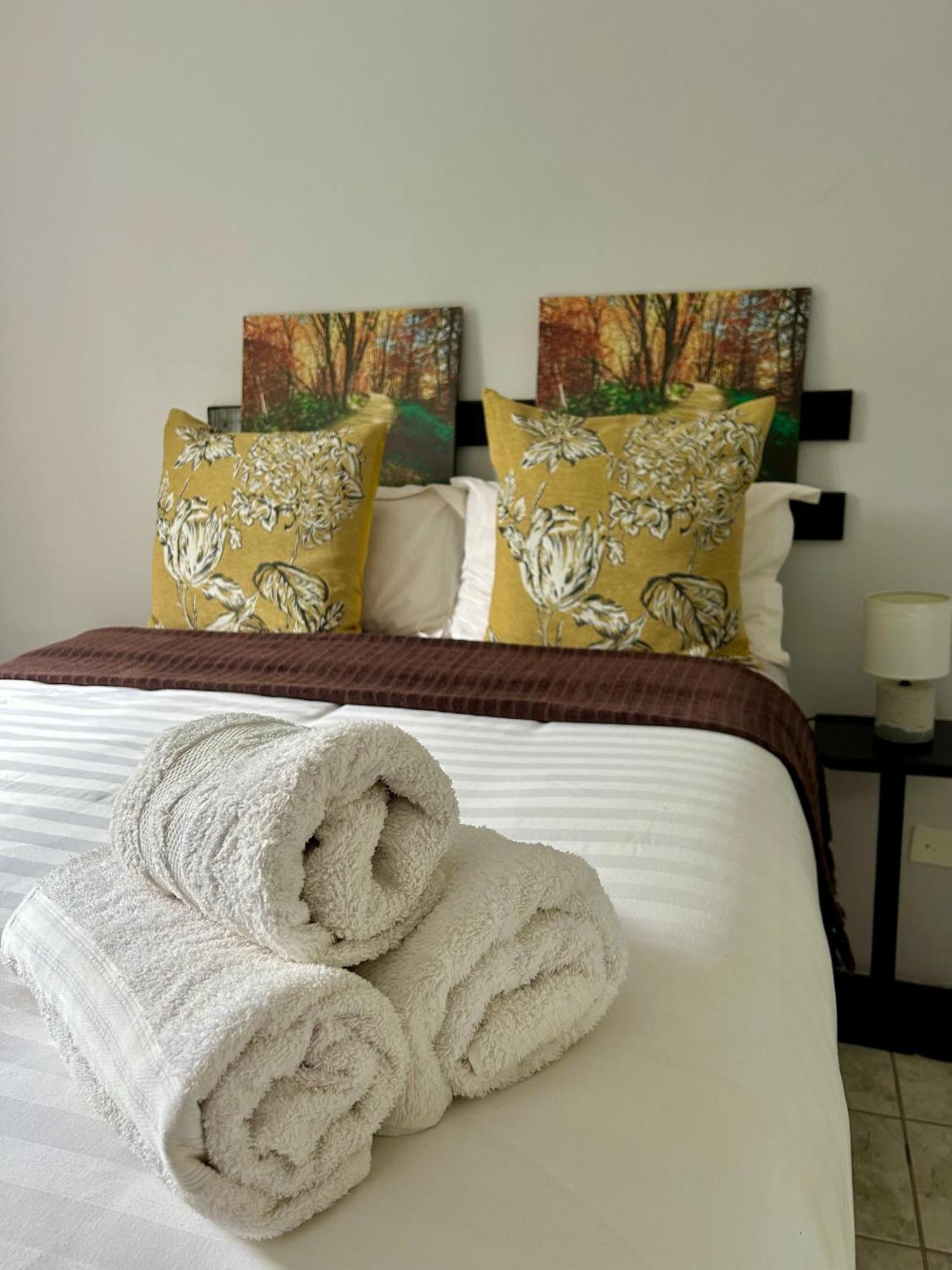 منزيني Skyfly Bed & Breakfast المظهر الخارجي الصورة