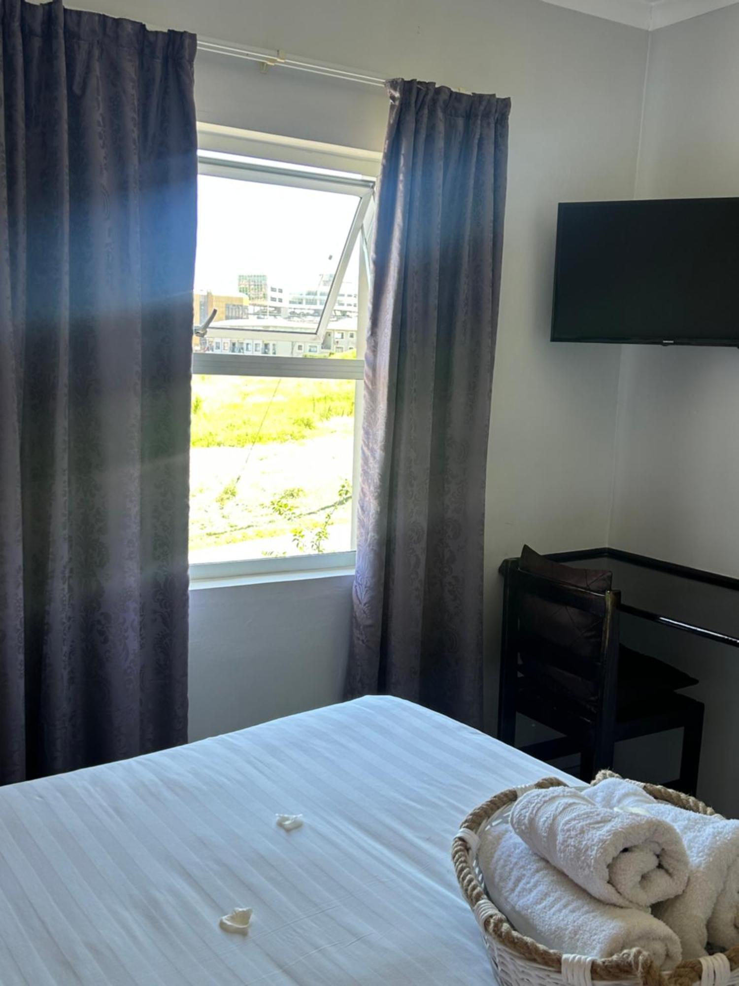 منزيني Skyfly Bed & Breakfast المظهر الخارجي الصورة