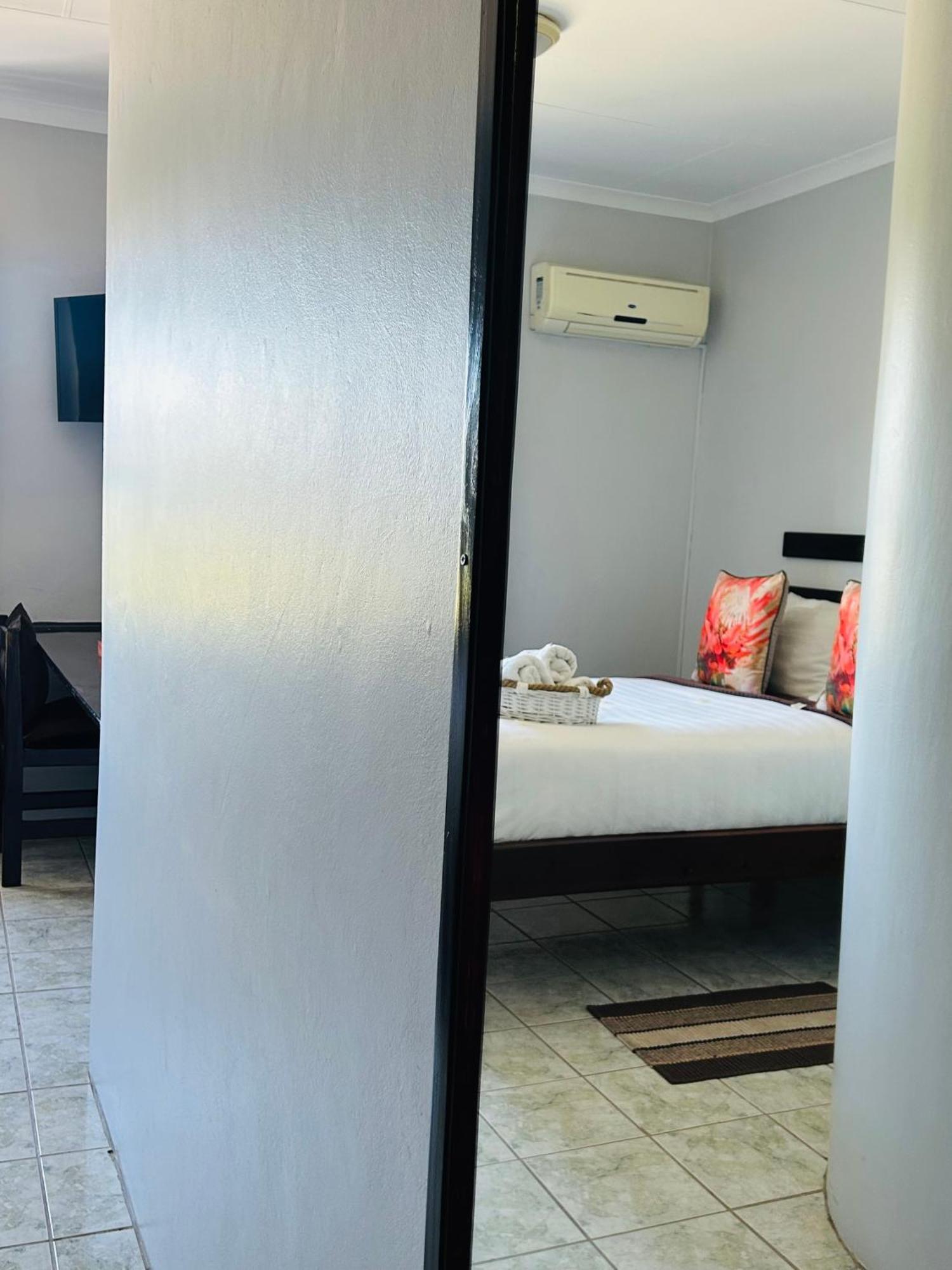 منزيني Skyfly Bed & Breakfast المظهر الخارجي الصورة