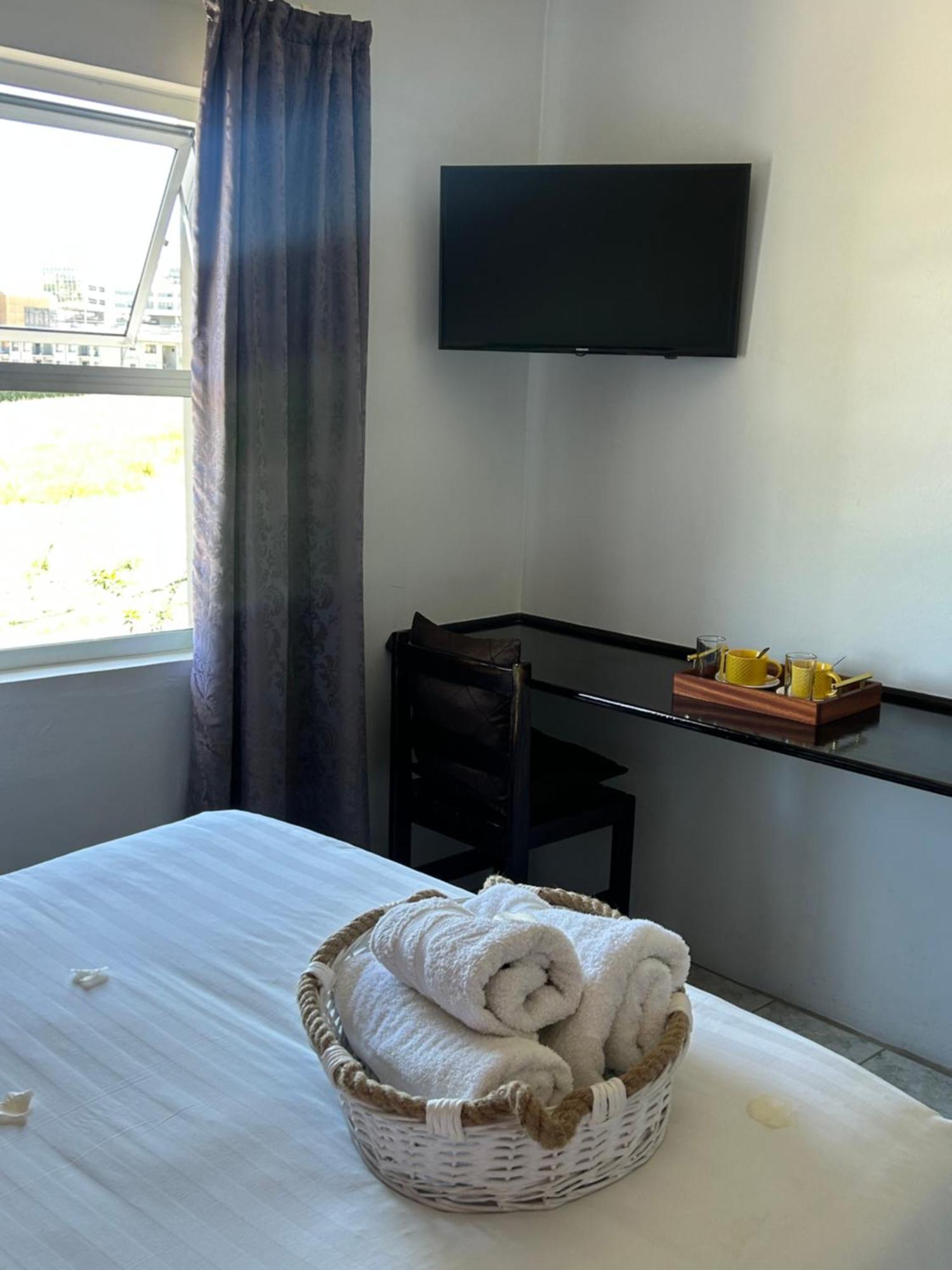 منزيني Skyfly Bed & Breakfast المظهر الخارجي الصورة
