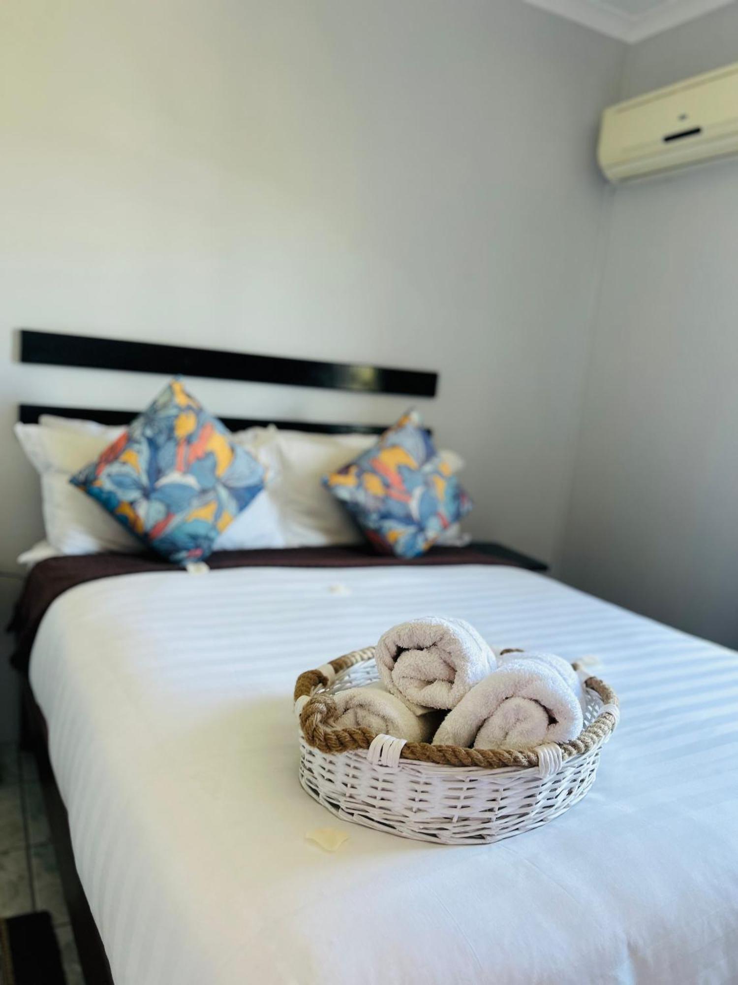 منزيني Skyfly Bed & Breakfast المظهر الخارجي الصورة