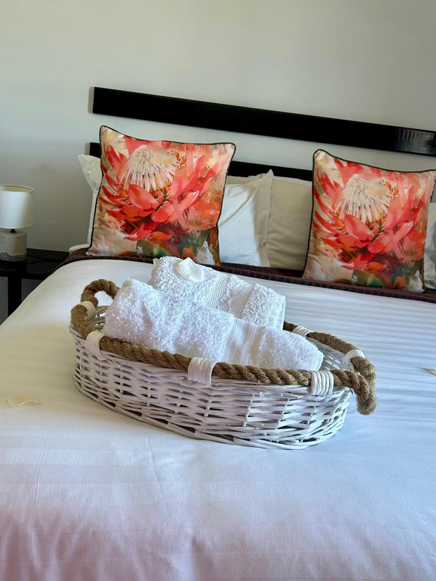 منزيني Skyfly Bed & Breakfast المظهر الخارجي الصورة