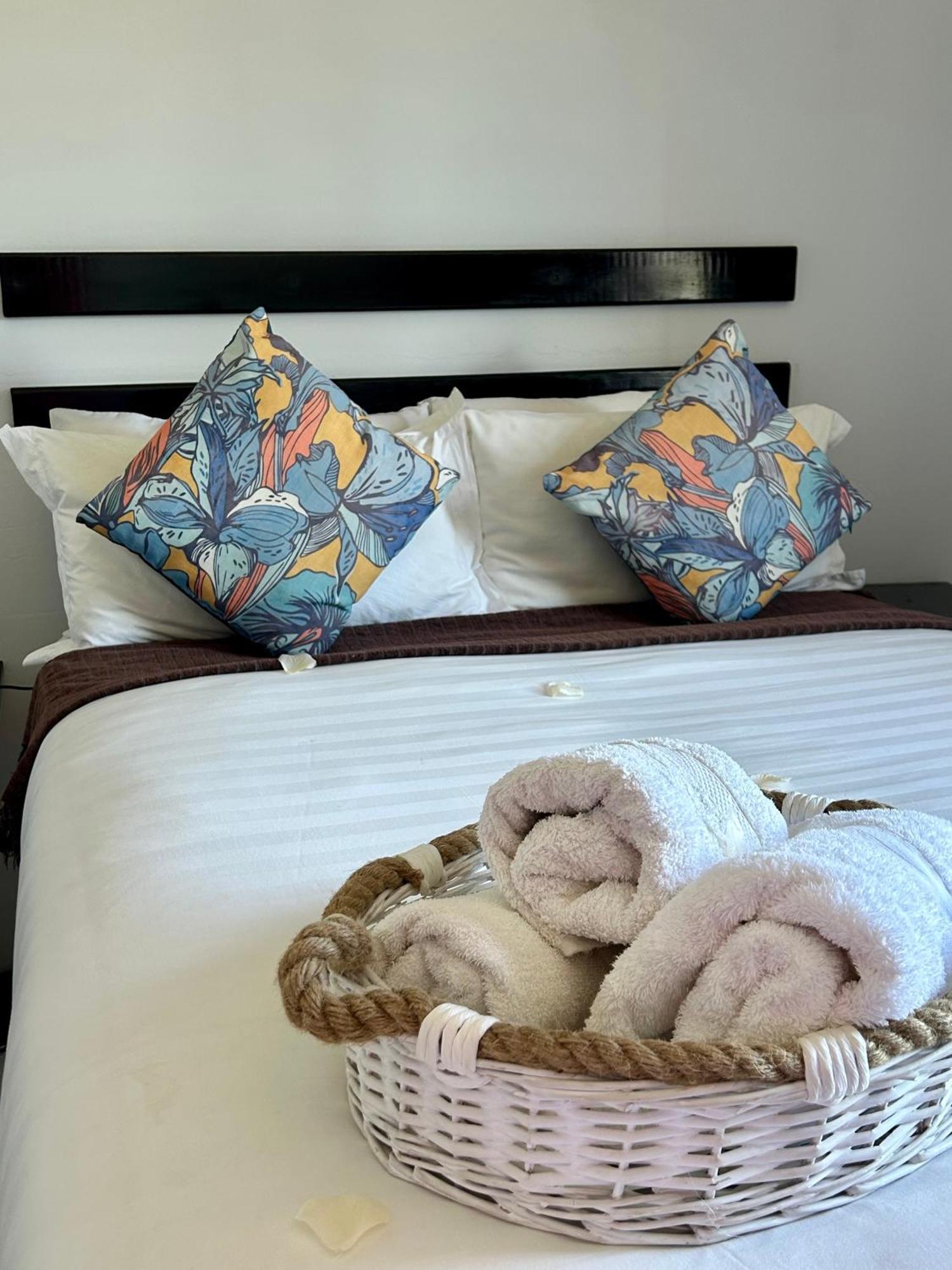 منزيني Skyfly Bed & Breakfast المظهر الخارجي الصورة