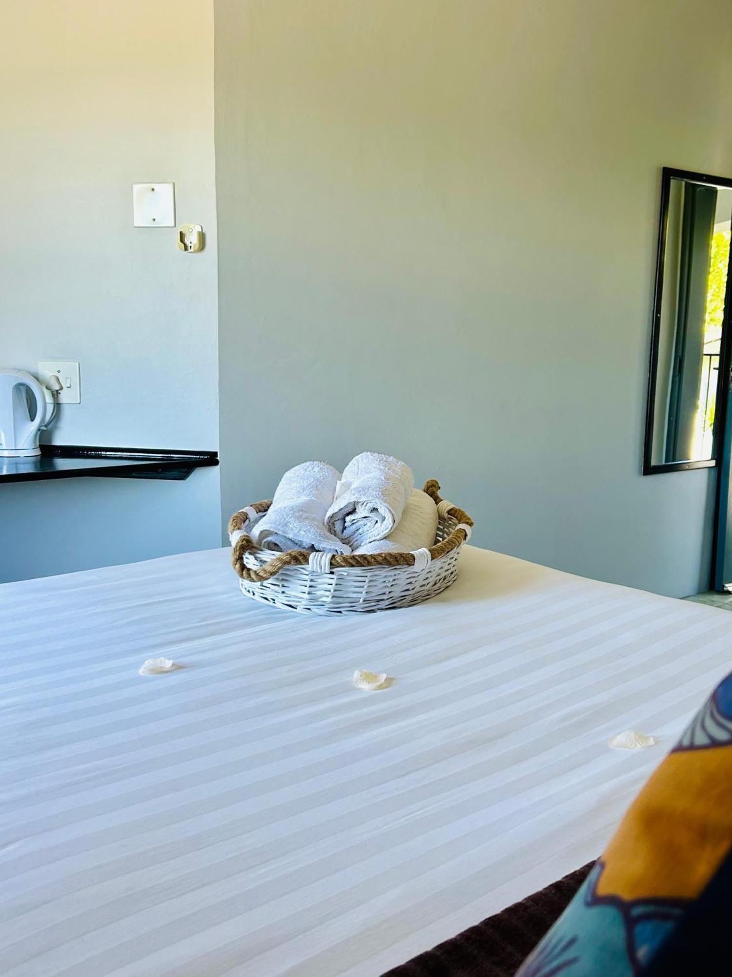 منزيني Skyfly Bed & Breakfast المظهر الخارجي الصورة