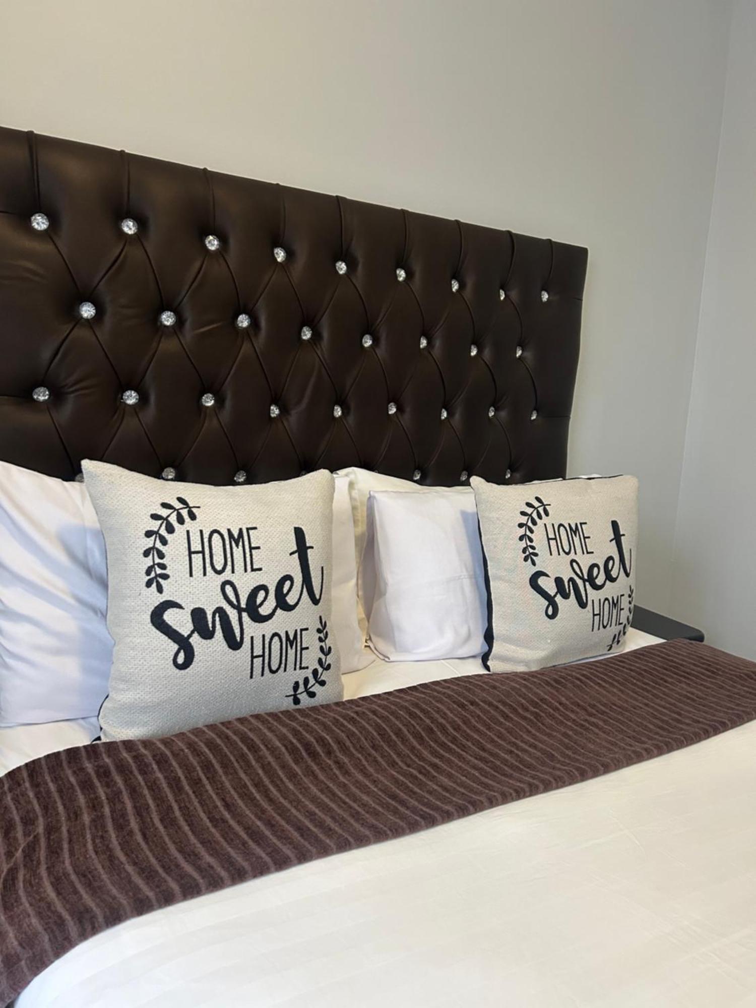 منزيني Skyfly Bed & Breakfast المظهر الخارجي الصورة