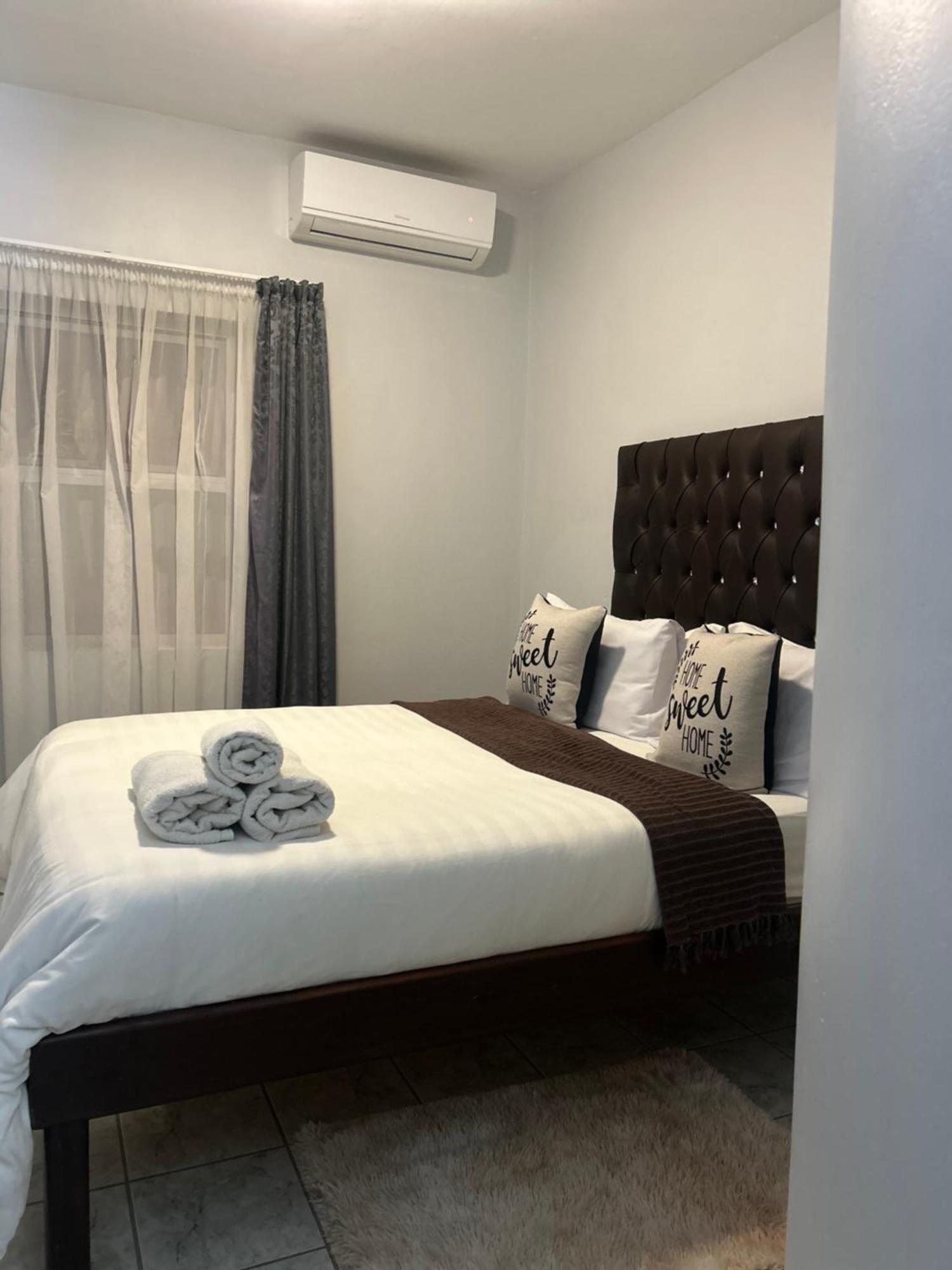 منزيني Skyfly Bed & Breakfast المظهر الخارجي الصورة