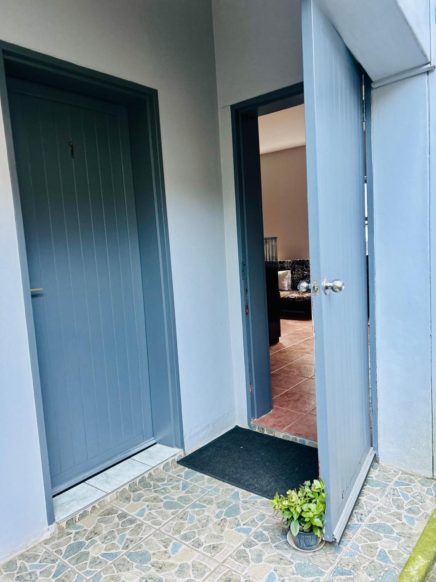 منزيني Skyfly Bed & Breakfast المظهر الخارجي الصورة