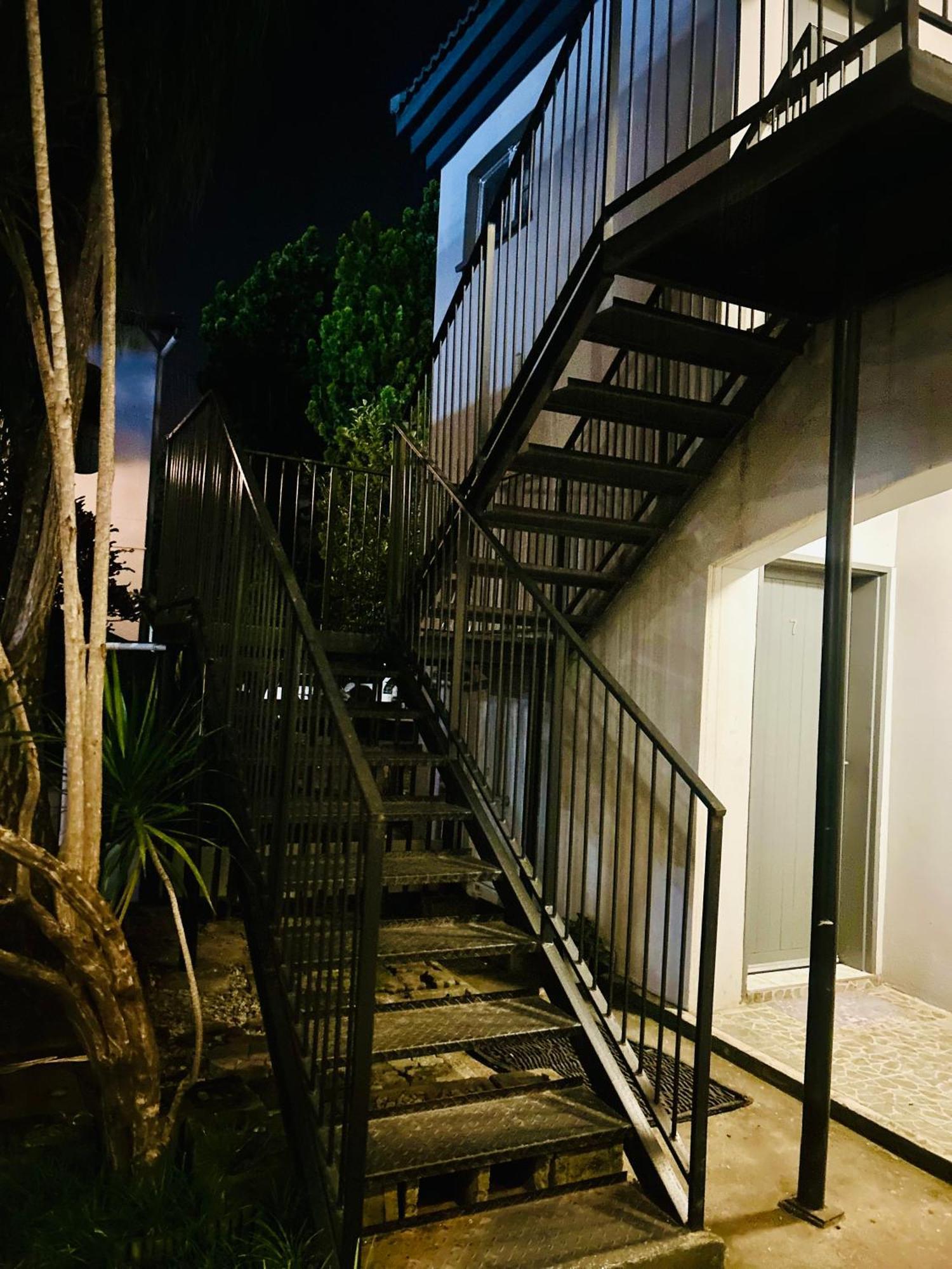 منزيني Skyfly Bed & Breakfast المظهر الخارجي الصورة