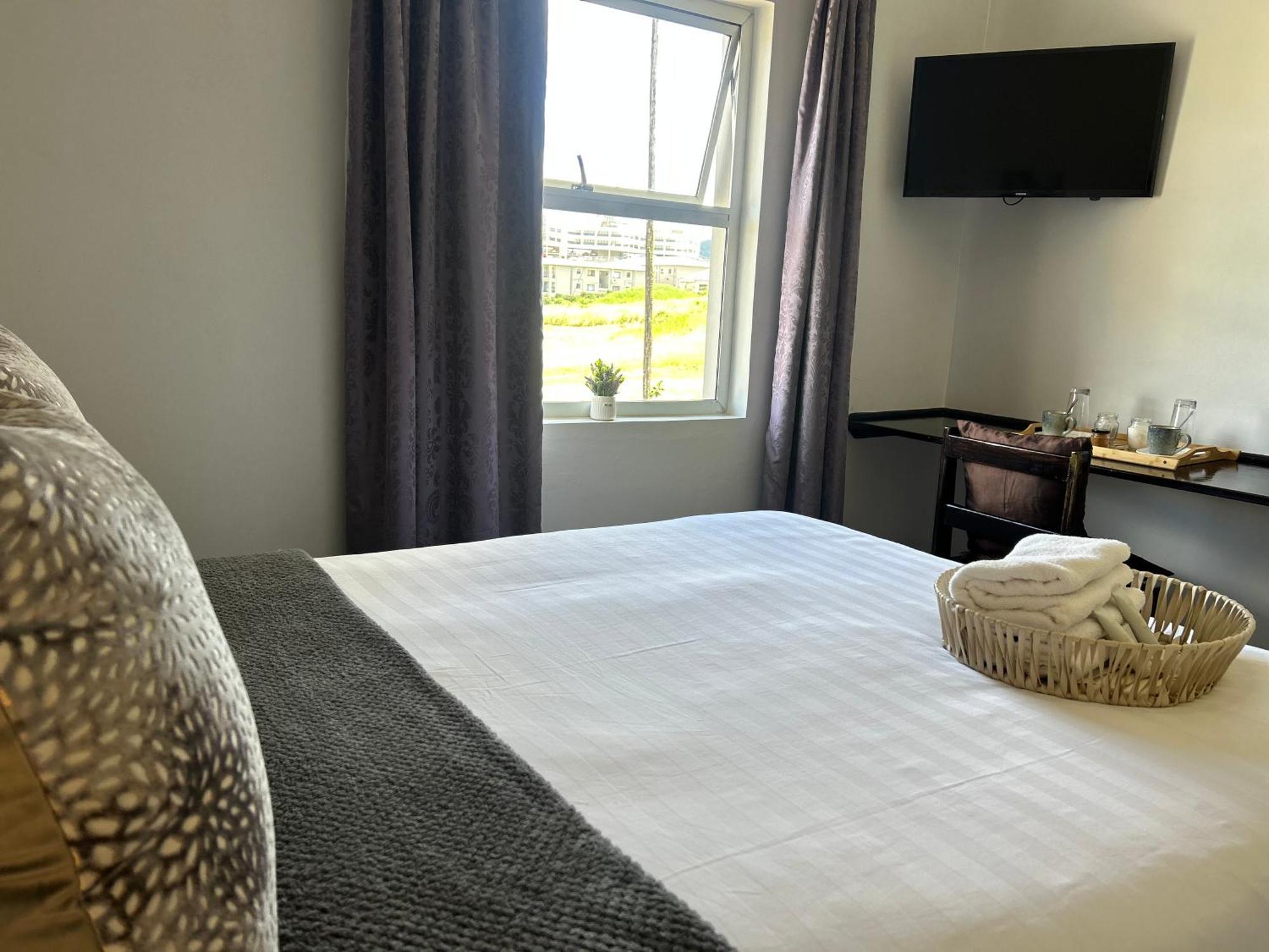 منزيني Skyfly Bed & Breakfast المظهر الخارجي الصورة
