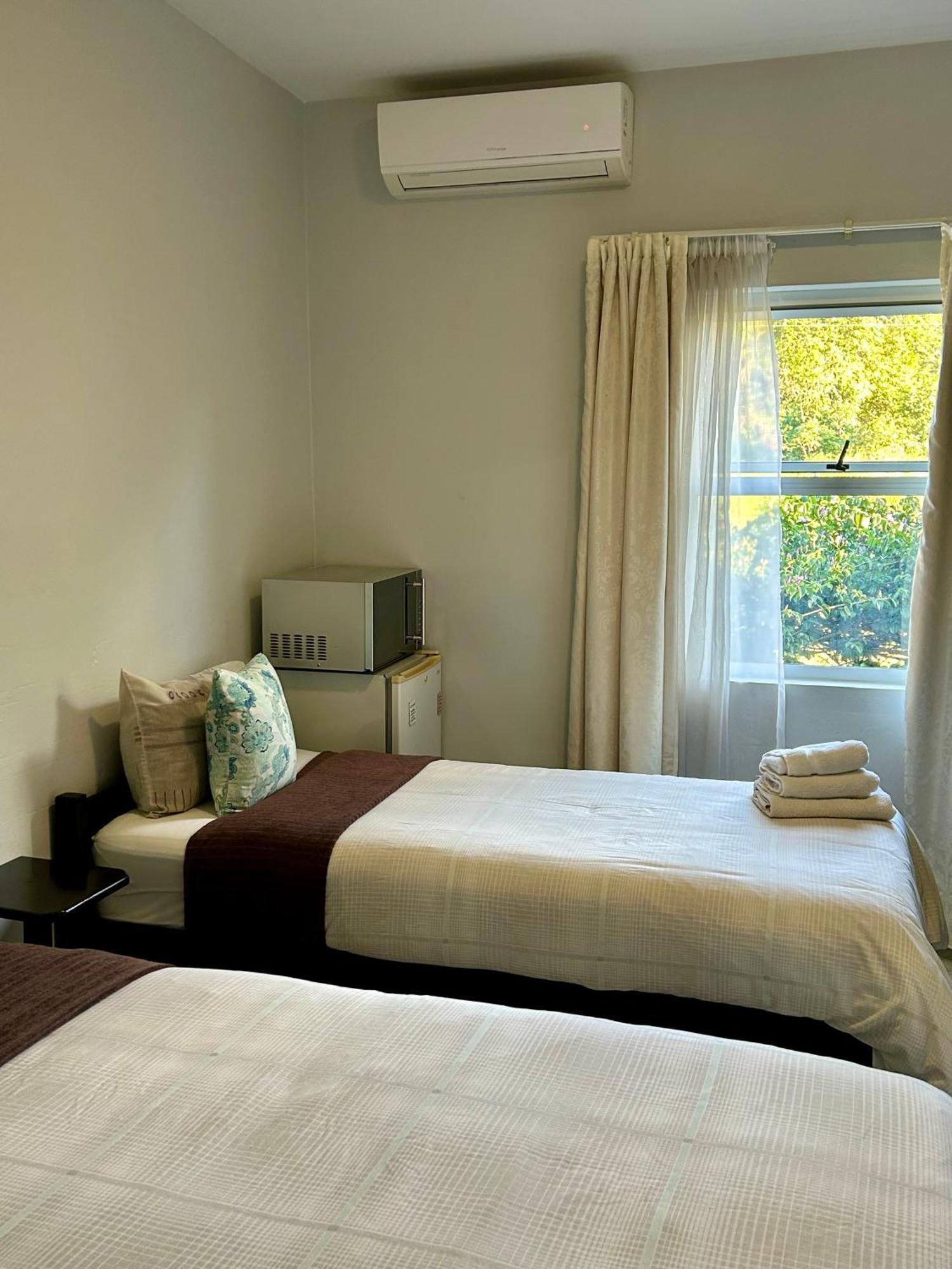 منزيني Skyfly Bed & Breakfast المظهر الخارجي الصورة