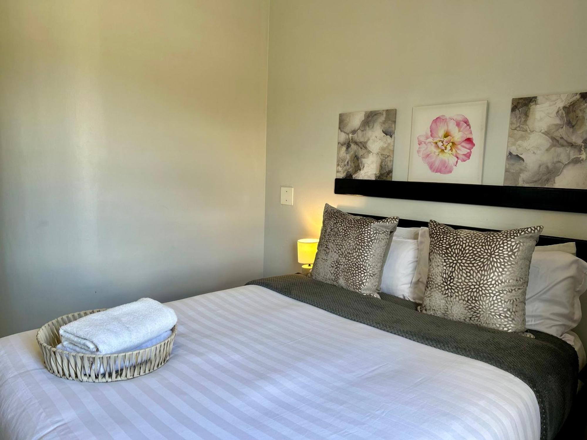منزيني Skyfly Bed & Breakfast المظهر الخارجي الصورة