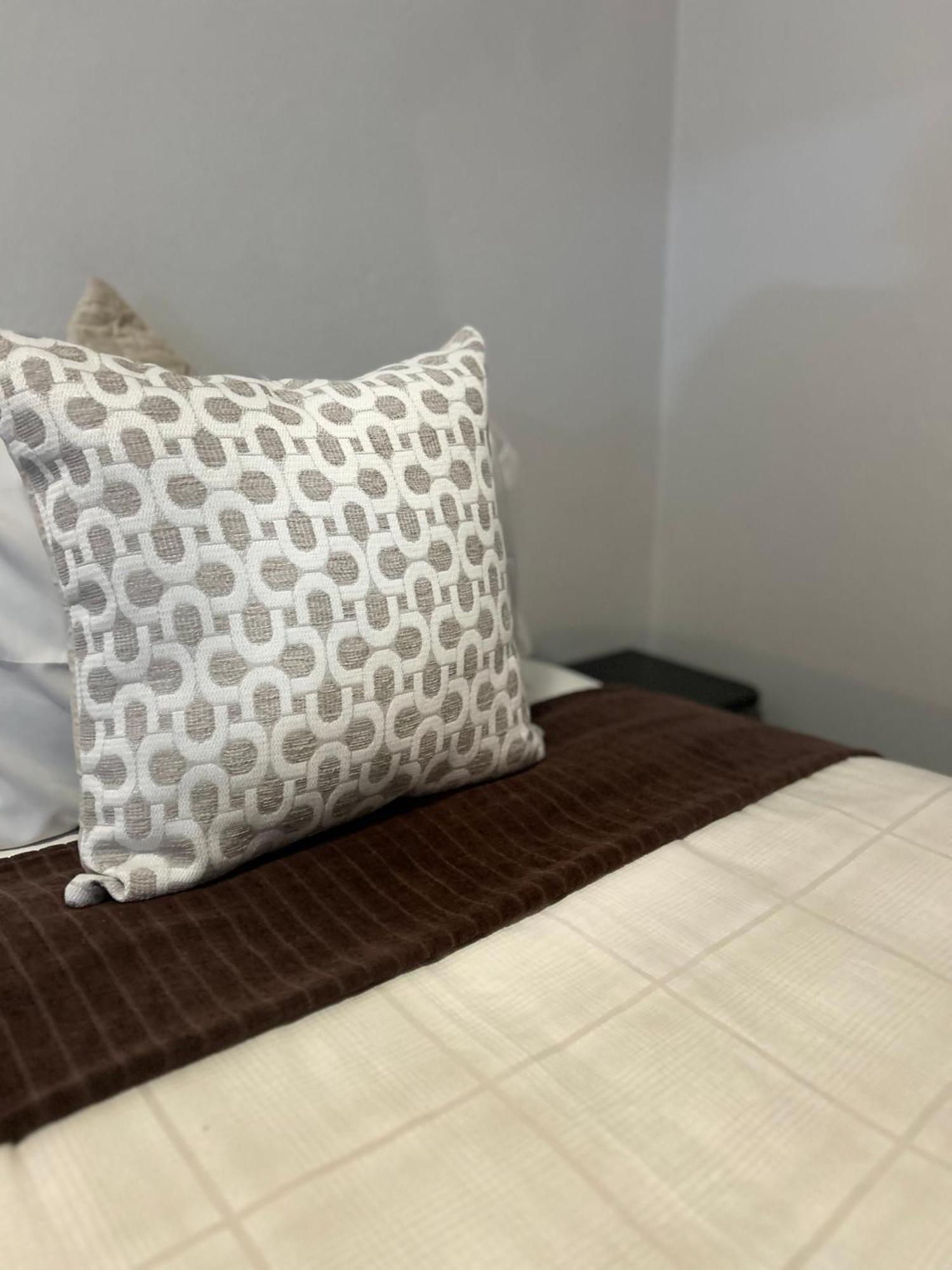 منزيني Skyfly Bed & Breakfast المظهر الخارجي الصورة