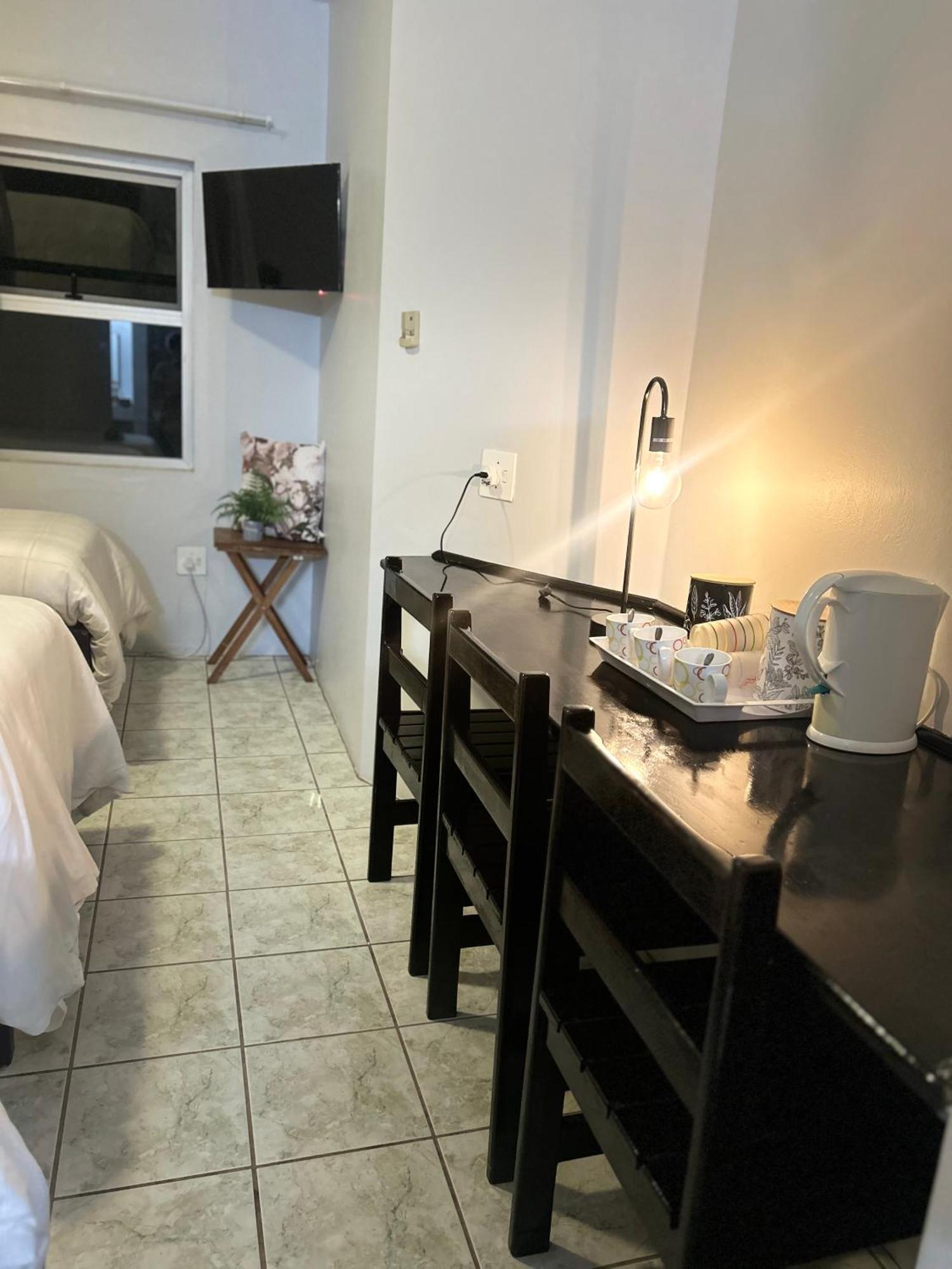 منزيني Skyfly Bed & Breakfast المظهر الخارجي الصورة