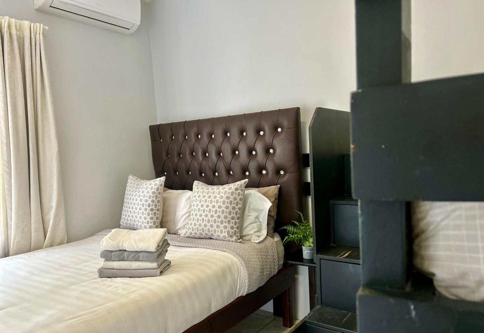 منزيني Skyfly Bed & Breakfast المظهر الخارجي الصورة
