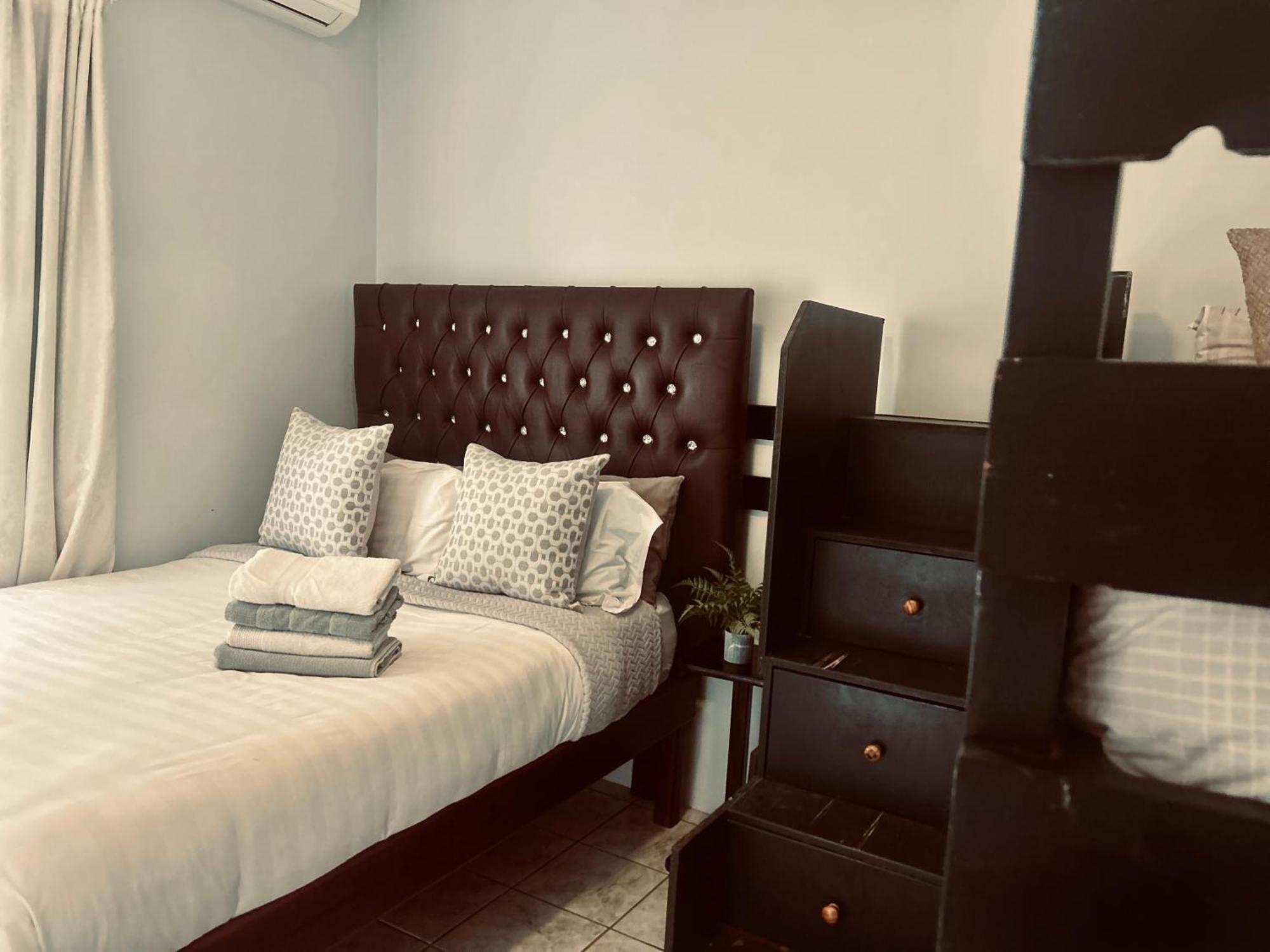 منزيني Skyfly Bed & Breakfast المظهر الخارجي الصورة