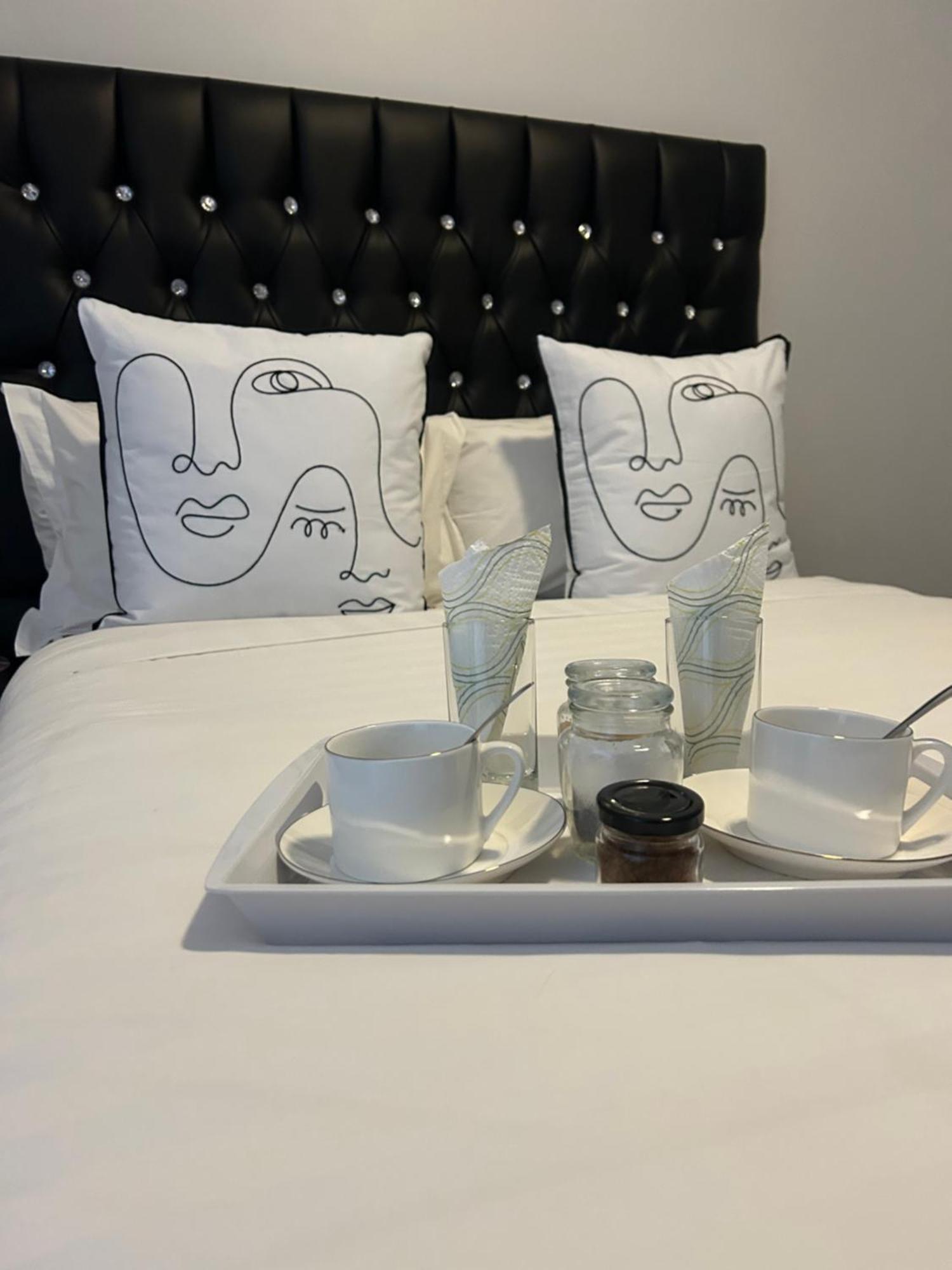 منزيني Skyfly Bed & Breakfast المظهر الخارجي الصورة